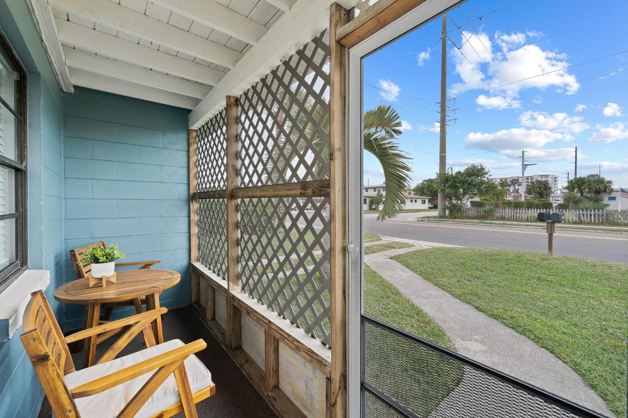 Downtown Cottage - Walk To The Beach & Restaurants ココアビーチ エクステリア 写真